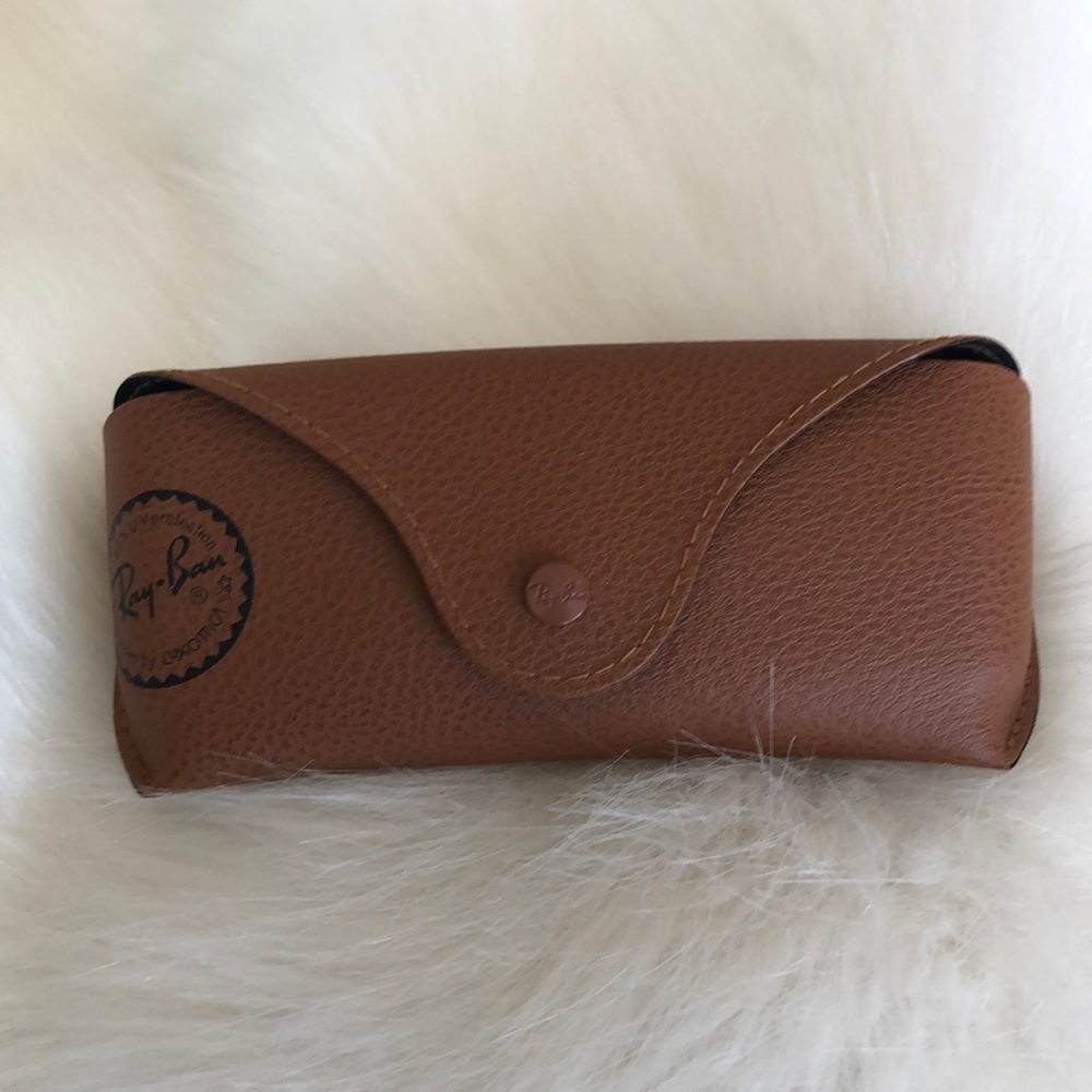Brand new Ray-Ban classic case + lens cloth